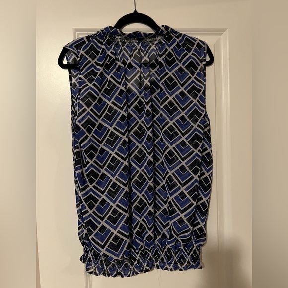 Gap women’s top - Picture 2 of 3